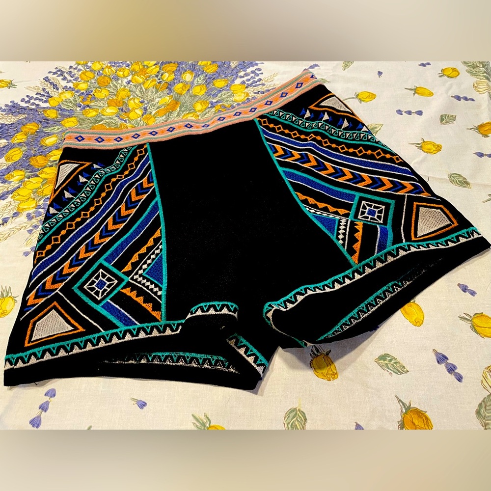 Champagne & Strawberry Shorts, M, Geometric pattern